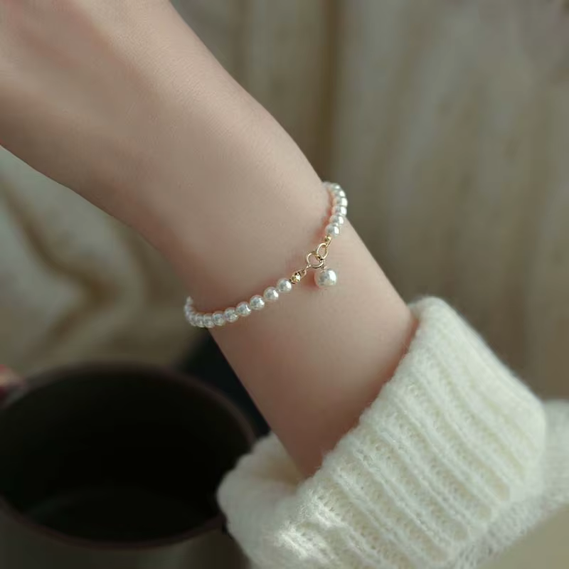 Luxuriöses Silberarmband mit Süßwasserperlen