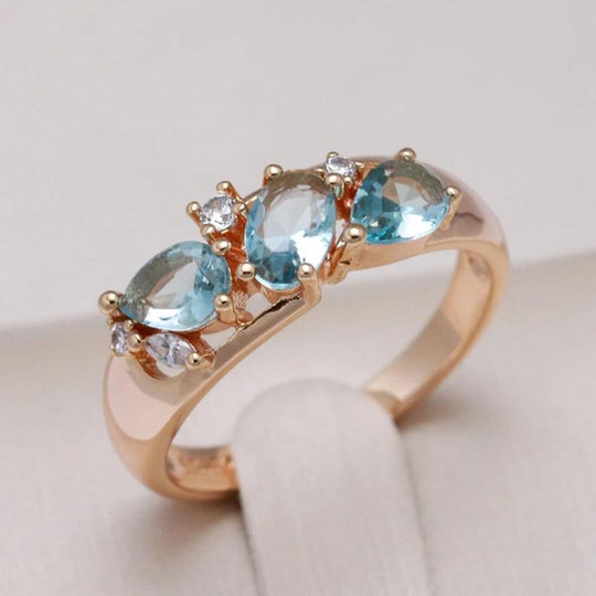 Sandras blauer Vintage-Zirkonia-Ring in Gold