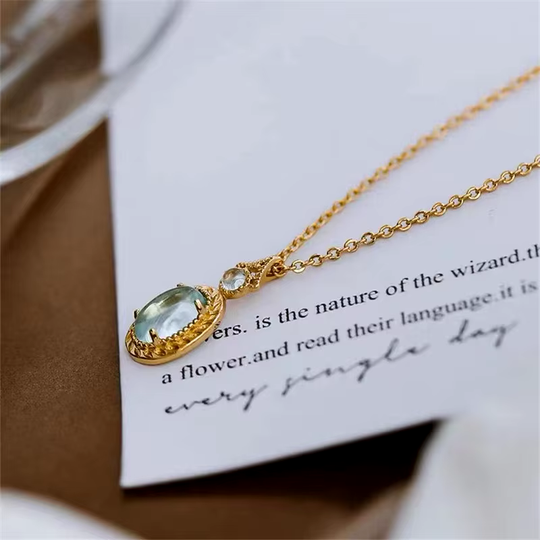 Goldbeschichtete Halskette mit Topas-Edelsteinen